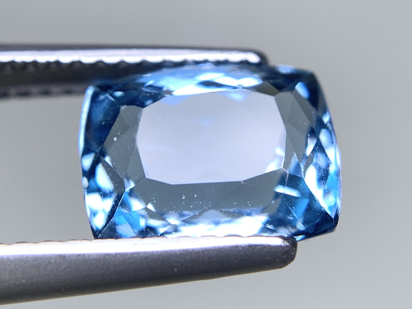 アクアマリン 天然 3.405ct 中央宝石ソーティング付き 9.68㎜×8.02㎜×6.13㎜ ルース（ 裸石 ） 7276Y