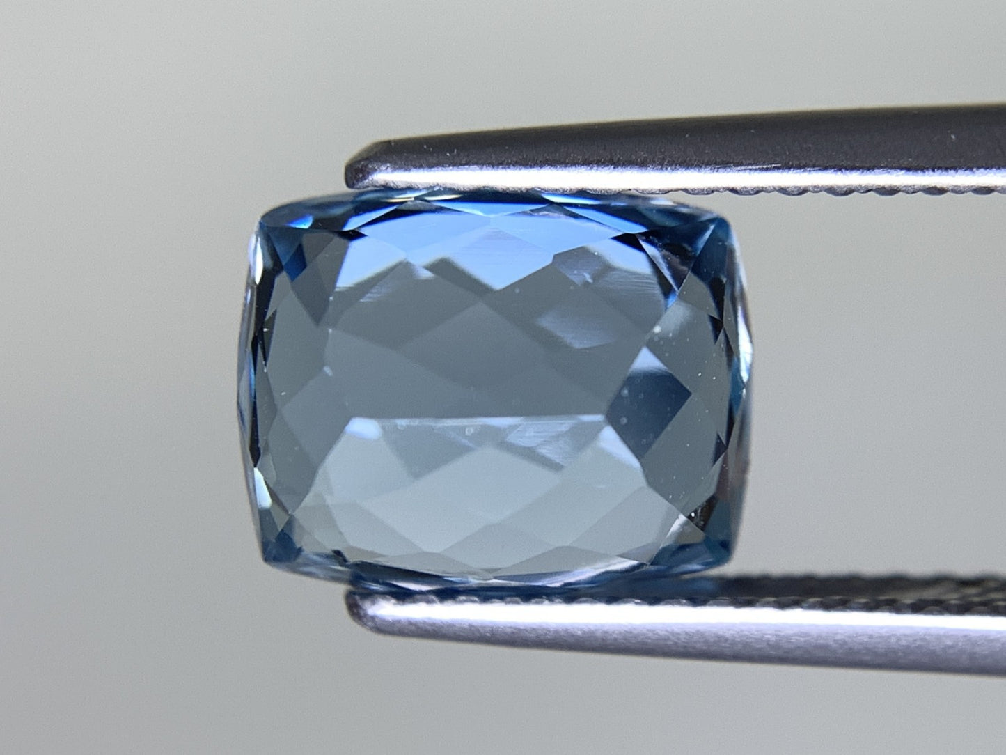 アクアマリン 天然 3.405ct 中央宝石ソーティング付き 9.68㎜×8.02㎜×6.13㎜ ルース（ 裸石 ） 7276Y
