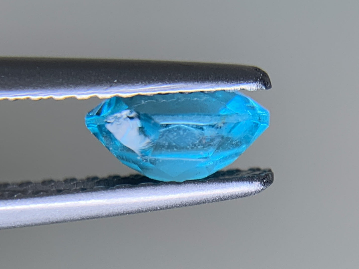 アパタイト 0.882ct  宝石ソーティング付き  7.1㎜×5.2㎜×3.6㎜  ルース（ 裸石 ） 3839Y