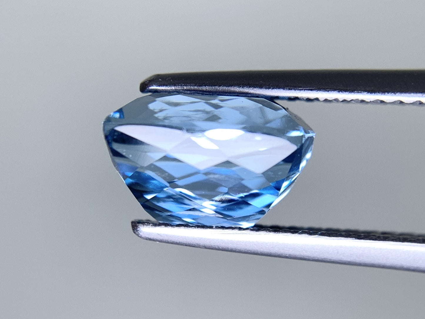 アクアマリン 天然 3.405ct 中央宝石ソーティング付き 9.68㎜×8.02㎜×6.13㎜ ルース（ 裸石 ） 7276Y