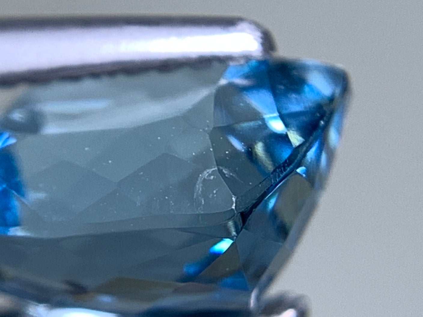 アクアマリン 天然 3.405ct 中央宝石ソーティング付き 9.68㎜×8.02㎜×6.13㎜ ルース（ 裸石 ） 7276Y