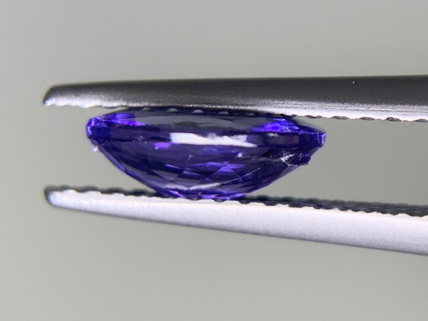 タンザナイト　1.092ct　宝石ソーティング付き　縦7.9㎜×横6.1㎜×高さ3.0㎜　 ルース（ 裸石 ）　 1724Y