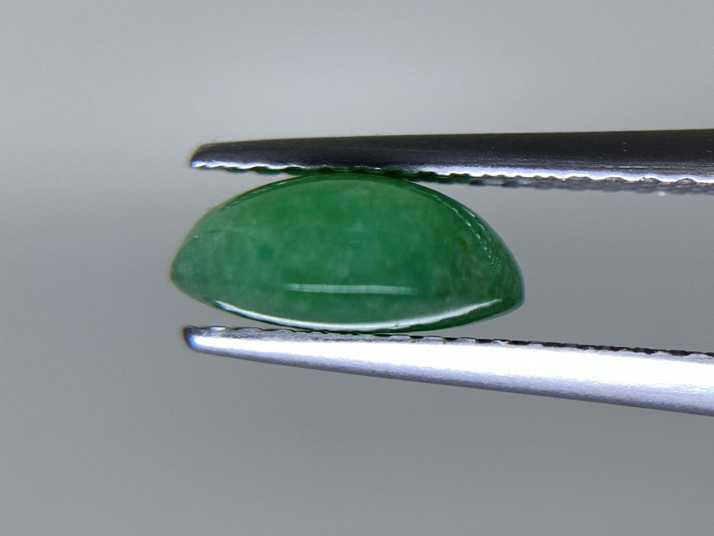 ヒスイ 翡翠  天然  2.195ct  宝石ソーティング付き  9.1㎜×6.9㎜×4.0㎜   ルース（ 裸石 ） 5414Y