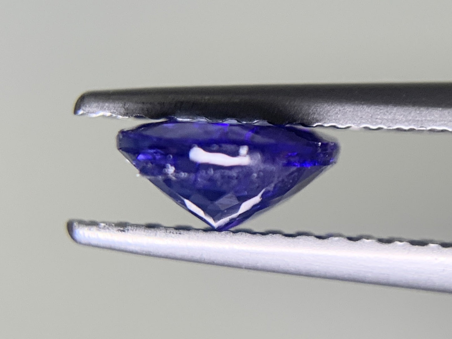 タンザナイト　1.092ct　宝石ソーティング付き　縦7.9㎜×横6.1㎜×高さ3.0㎜　 ルース（ 裸石 ）　 1724Y