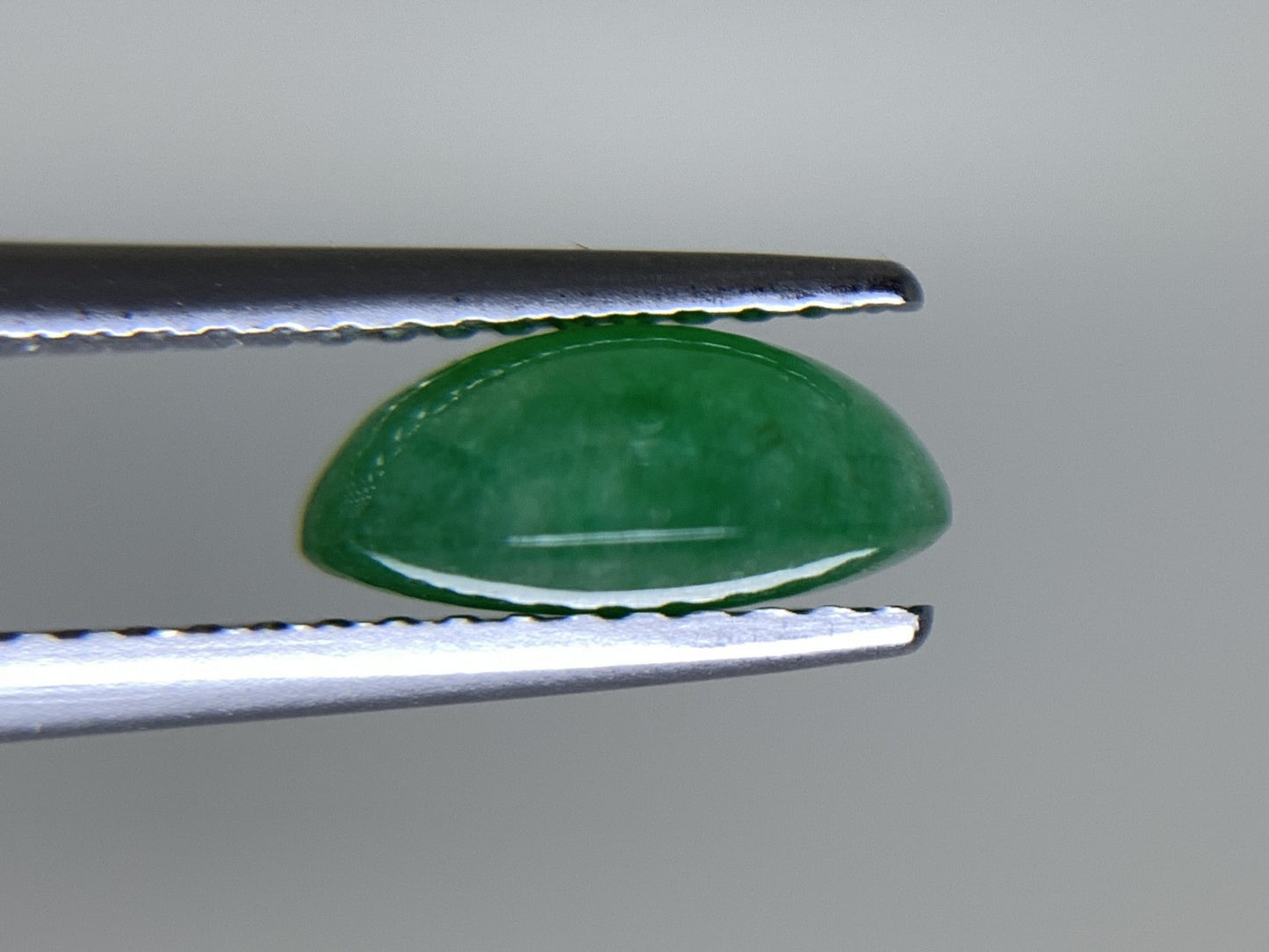 ヒスイ 翡翠  天然  2.195ct  宝石ソーティング付き  9.1㎜×6.9㎜×4.0㎜   ルース（ 裸石 ） 5414Y