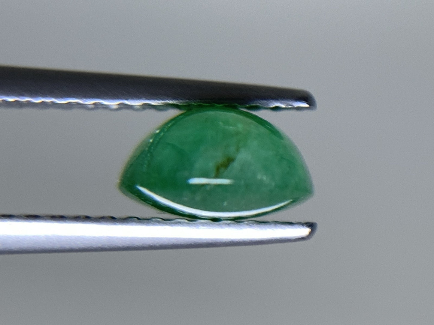 ヒスイ 翡翠  天然  2.195ct  宝石ソーティング付き  9.1㎜×6.9㎜×4.0㎜   ルース（ 裸石 ） 5414Y
