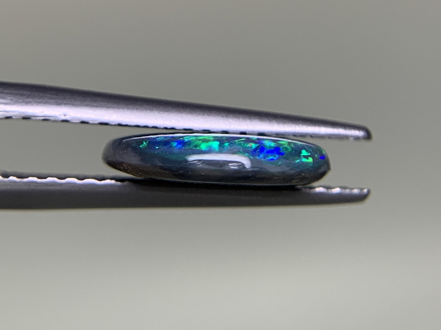 ブラックオパール  1.511ct  中央宝石ソーティング付き  10.5㎜×9.5㎜×2.3㎜  ルース（ 裸石 ） 3293Y