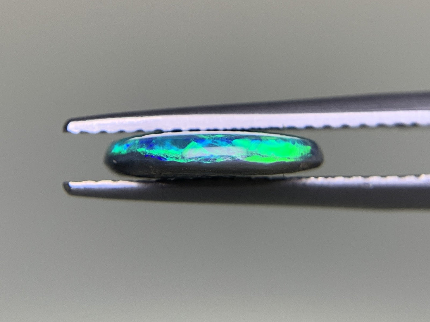 ブラックオパール  1.511ct  中央宝石ソーティング付き  10.5㎜×9.5㎜×2.3㎜  ルース（ 裸石 ） 3293Y