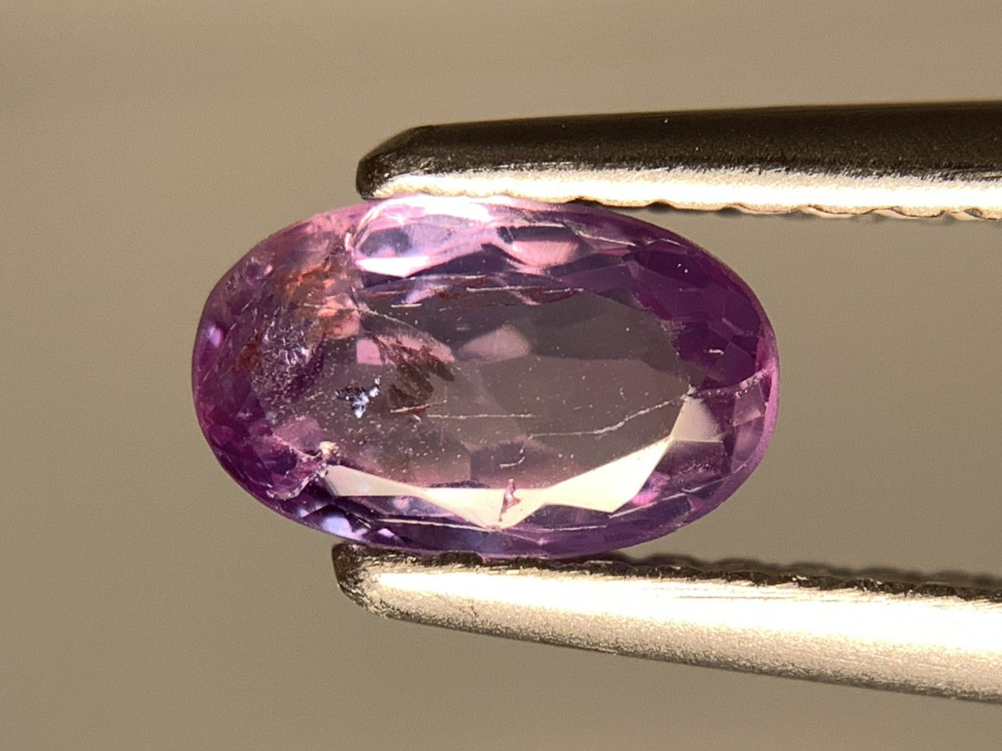 アレキサンドライト 天然 0.702ct 中央宝石ソーティング付き 7.04㎜×4.34㎜×2.54㎜ ルース（ 裸石 ） 7212Y