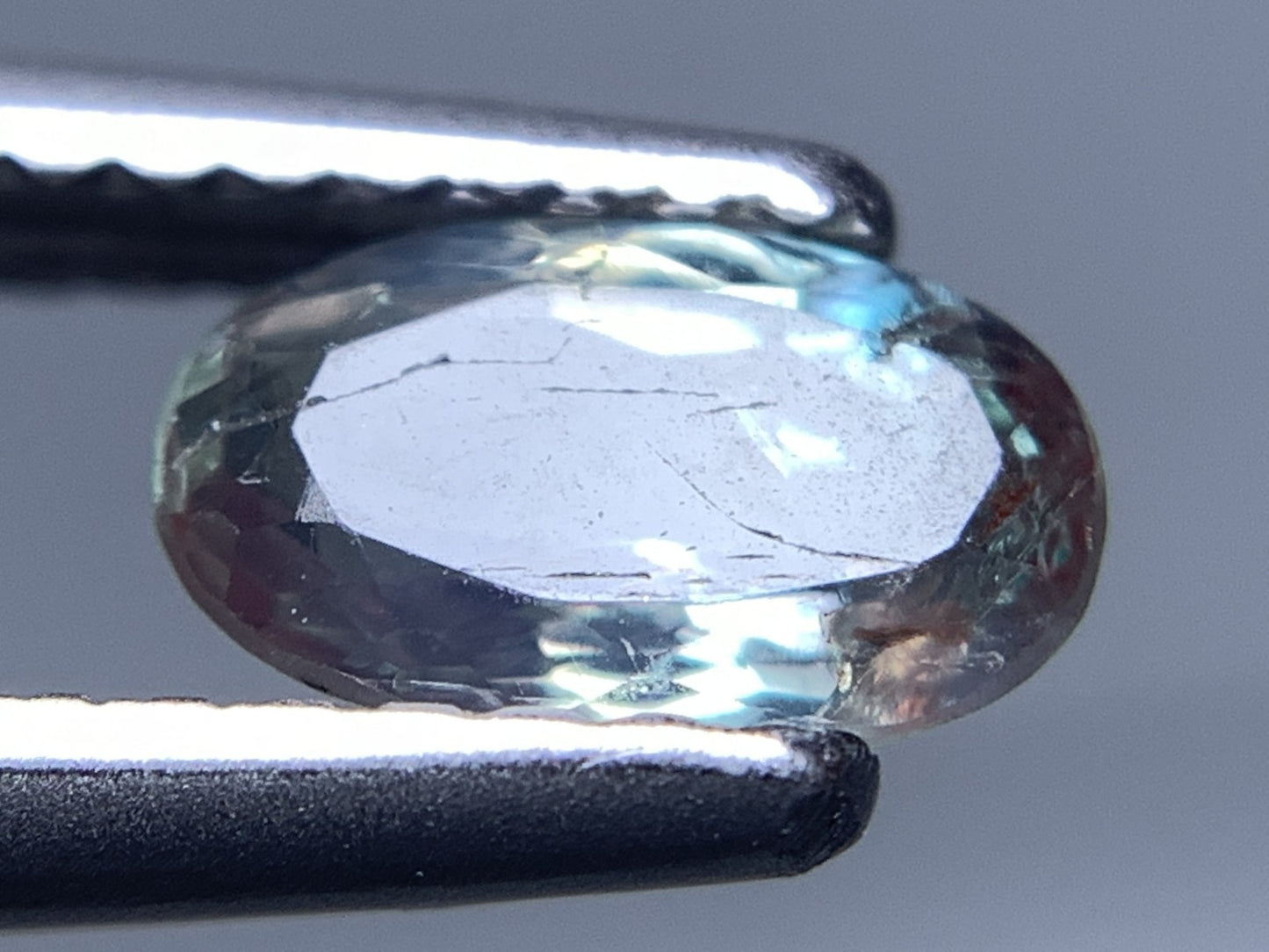 アレキサンドライト 天然 0.702ct 中央宝石ソーティング付き 7.04㎜×4.34㎜×2.54㎜ ルース（ 裸石 ） 7212Y