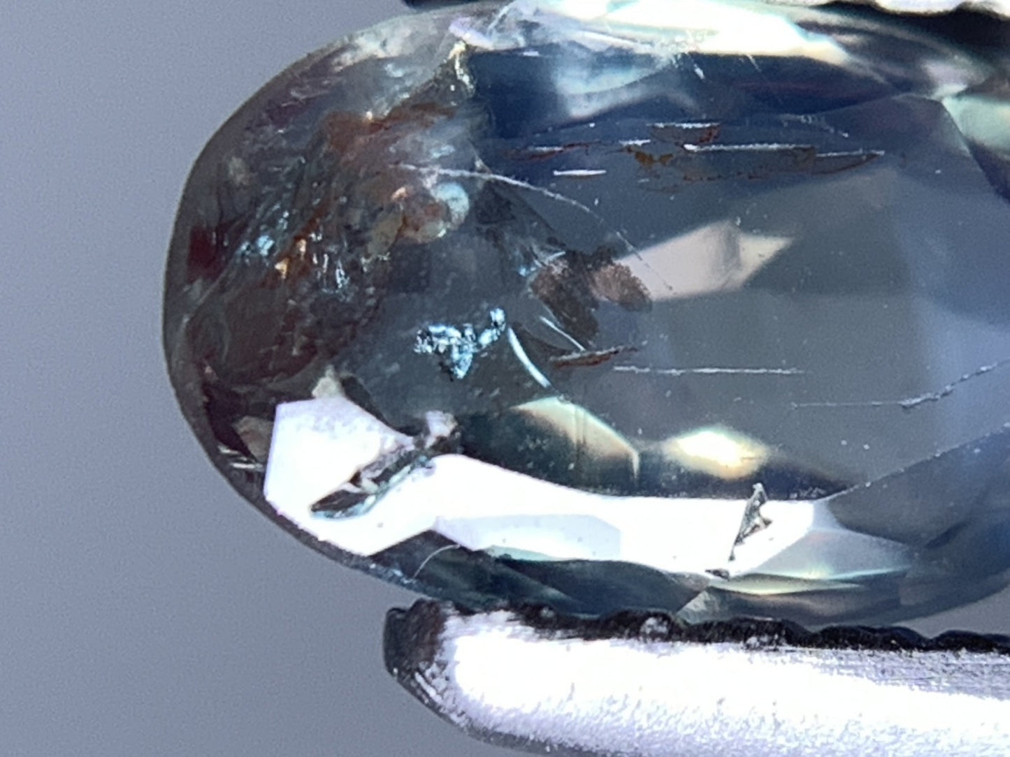 アレキサンドライト 天然 0.702ct 中央宝石ソーティング付き 7.04㎜×4.34㎜×2.54㎜ ルース（ 裸石 ） 7212Y
