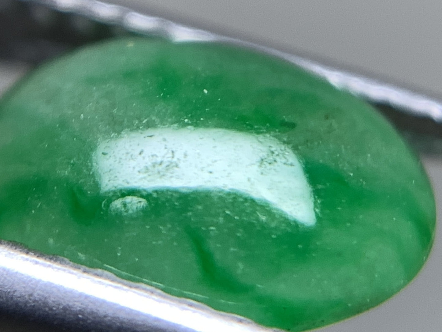 ヒスイ 翡翠  天然  2.107ct  宝石ソーティング付き  9.2㎜×6.9㎜×3.7㎜   ルース（ 裸石 ） 5307Y