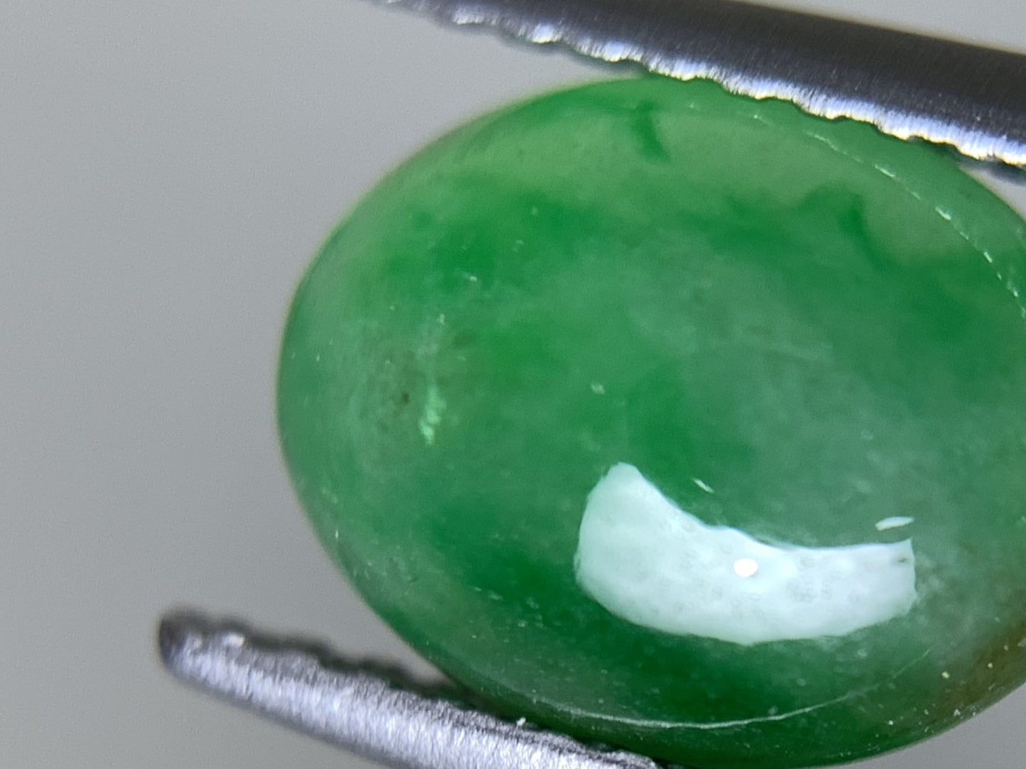 ヒスイ 翡翠  天然  2.107ct  宝石ソーティング付き  9.2㎜×6.9㎜×3.7㎜   ルース（ 裸石 ） 5307Y