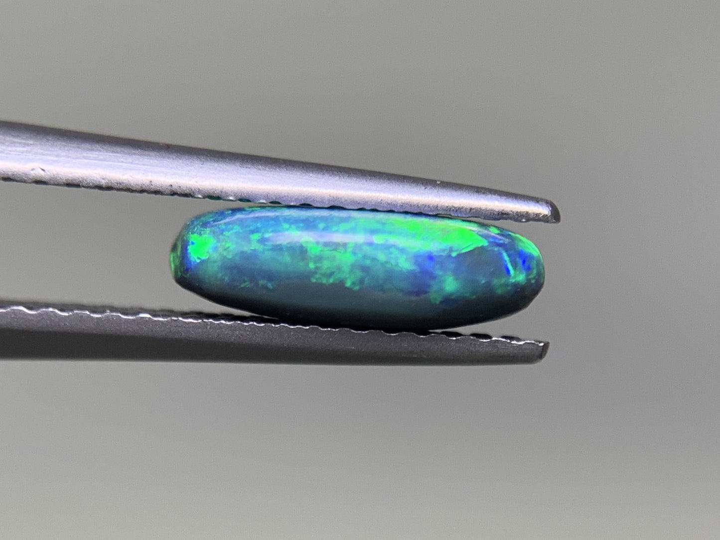 ブラックオパール  1.336ct  中央宝石ソーティング付き  10.5㎜×6.0㎜×3.3㎜  ルース（ 裸石 ） 3427Y