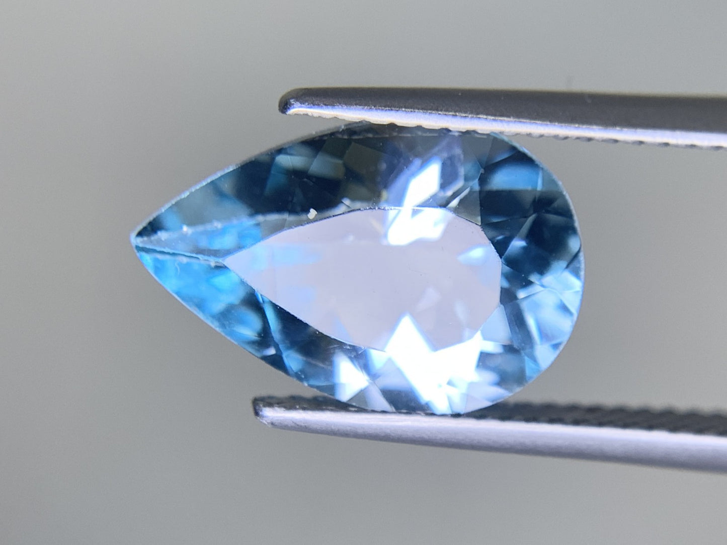 ブルートパーズ 6.310ct  宝石ソーティング付き  14.9㎜×10.1㎜×6.7㎜  ルース（ 裸石 ） 4140Y
