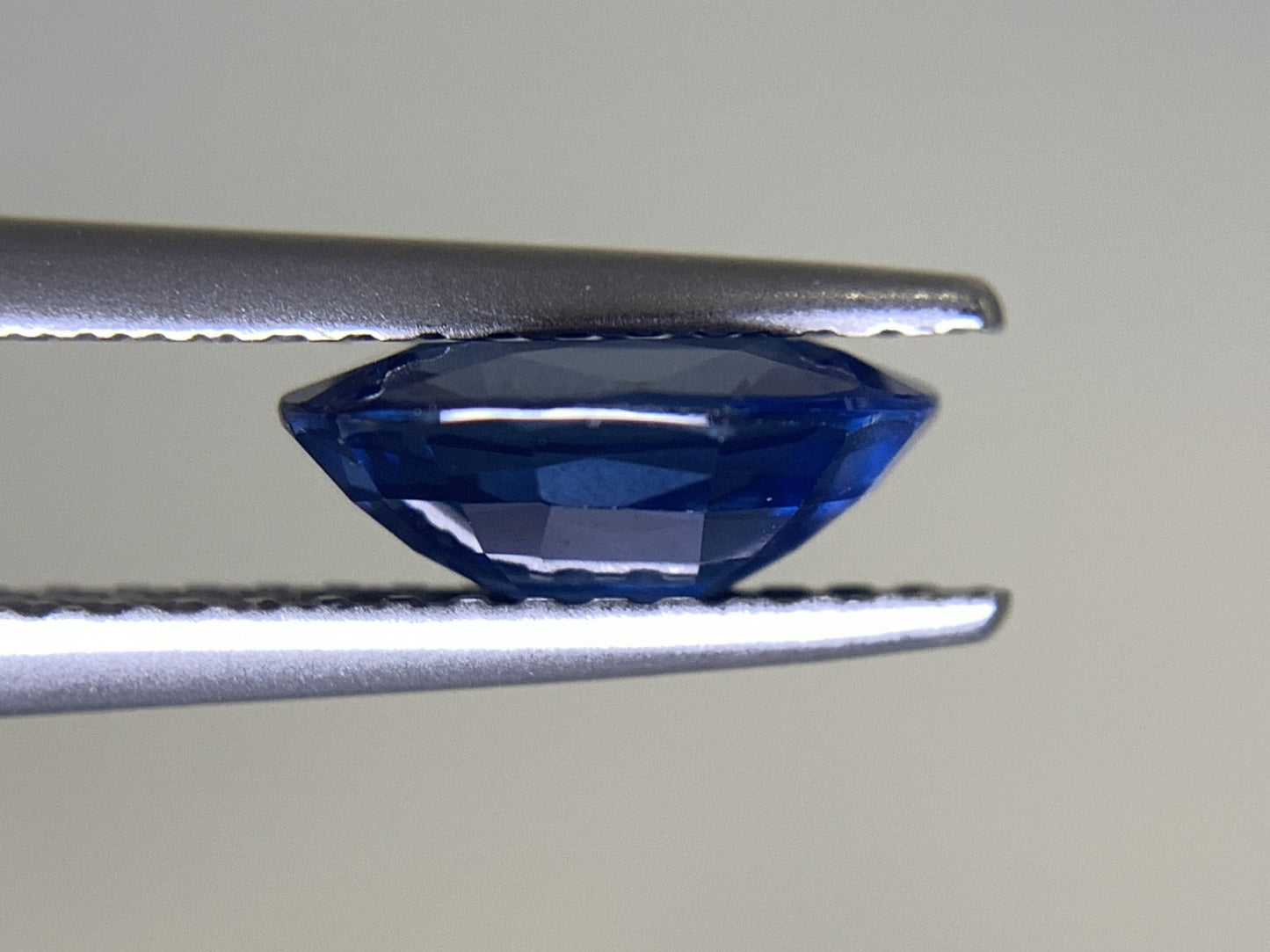 サファイア 1.566ct 宝石ソーティング付き  8.0㎜×6.2㎜×3.3㎜ ルース（ 裸石 ） 2179Y