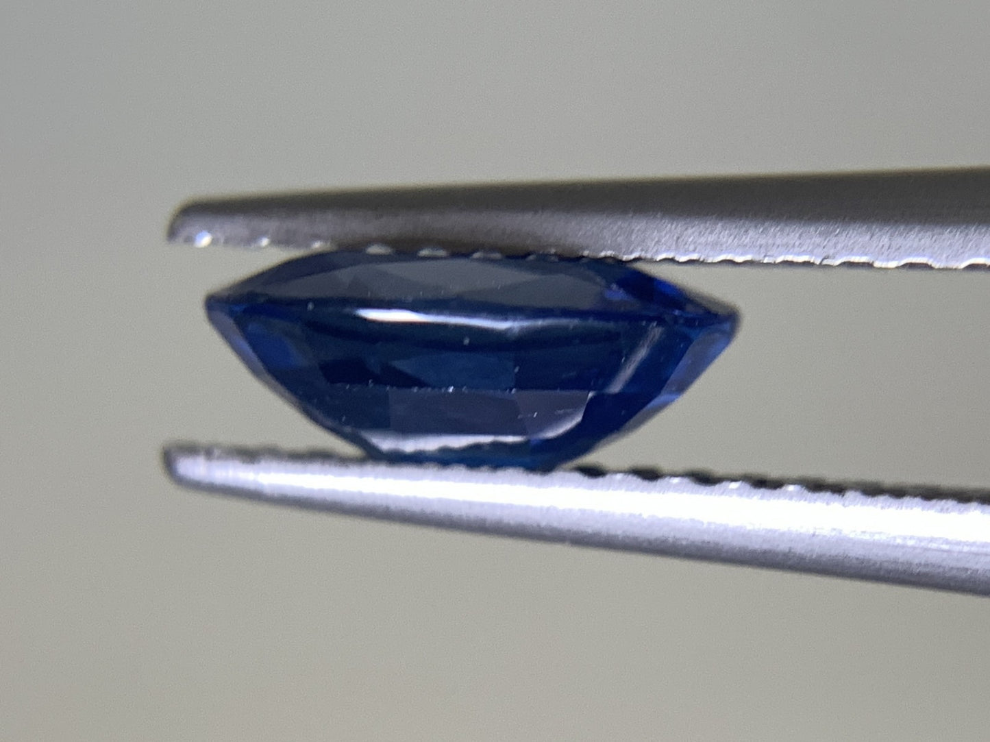 サファイア 1.566ct 宝石ソーティング付き  8.0㎜×6.2㎜×3.3㎜ ルース（ 裸石 ） 2179Y