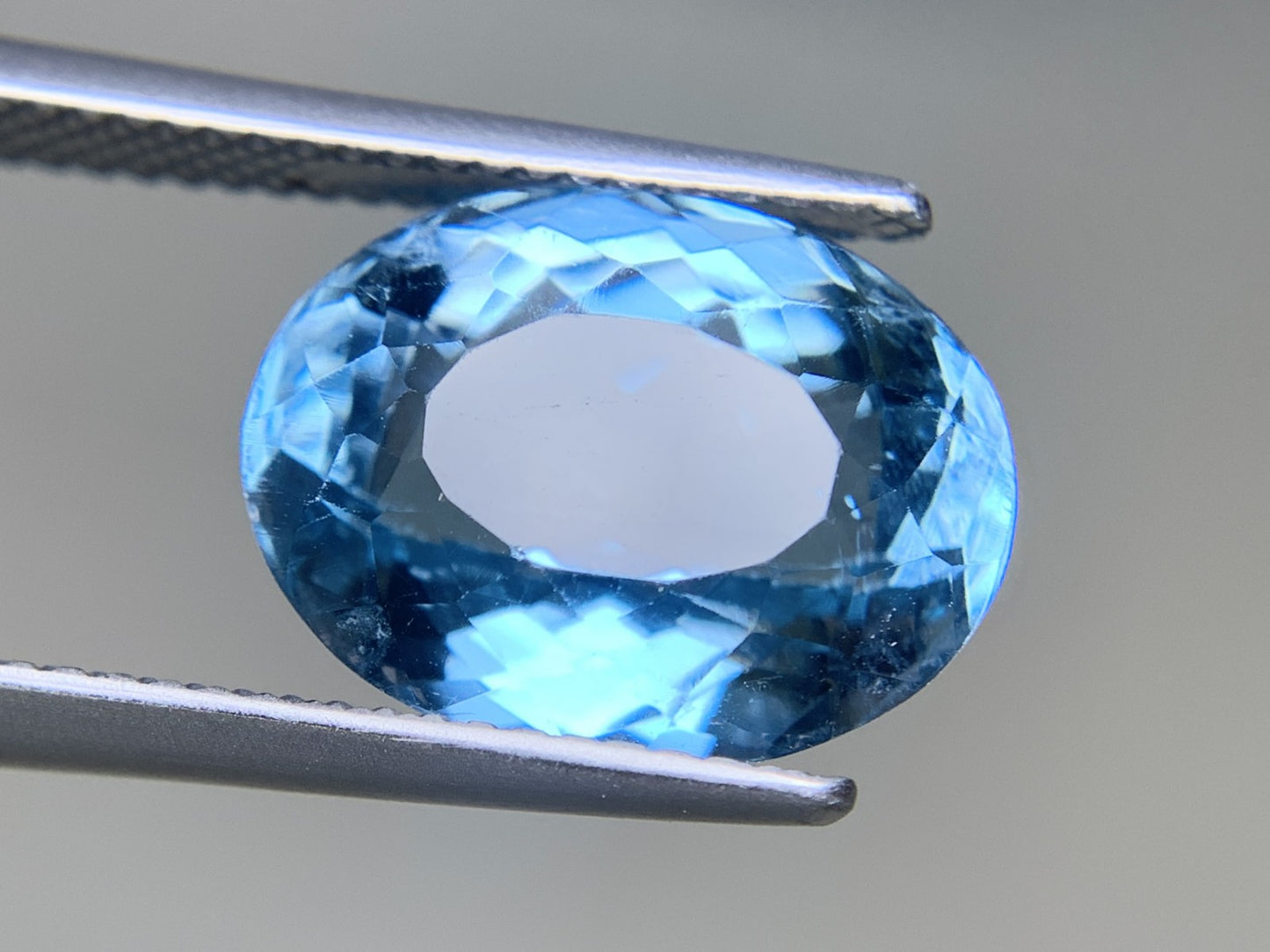 ブルートパーズ 9.400ct  宝石ソーティング付き  13.8㎜×10.8㎜×7.6㎜  ルース（ 裸石 ） 4141Y
