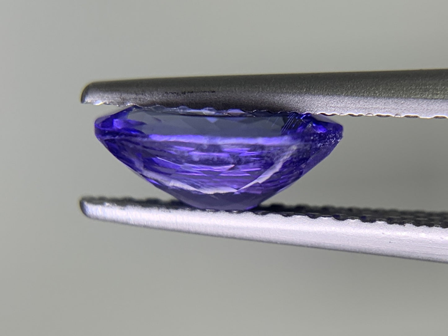 タンザナイト　1.187ct　宝石ソーティング付き　 縦8.1㎜×横5.8㎜×高さ3.5㎜　 ルース（ 裸石 ）　 1725Y