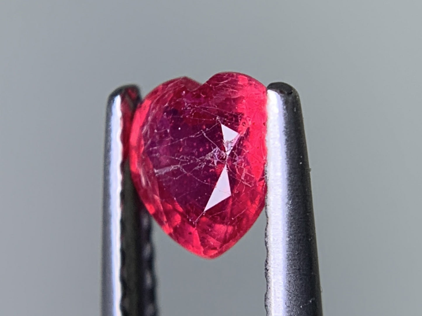 ルビー 天然 0.573ct 宝石ソーティング付き 5.2㎜×5.1㎜×2.5㎜ ルース（ 裸石 ） 8493Y