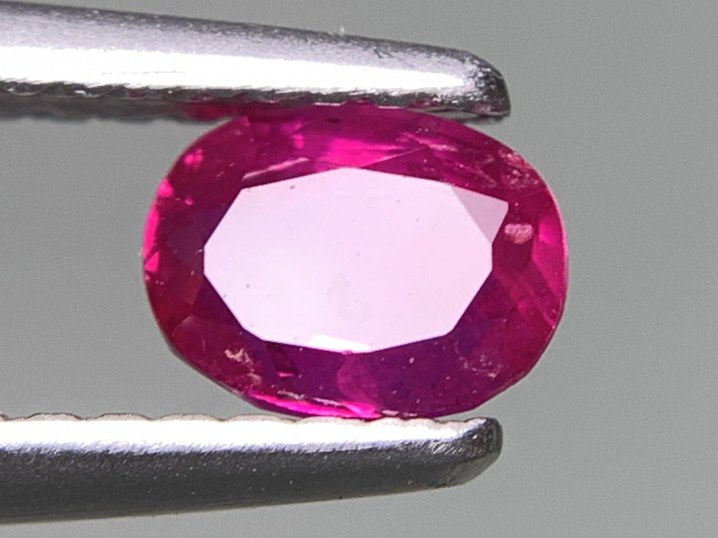 ルビー 天然 0.772ct 宝石ソーティング付き 5.6㎜×4.3㎜×3.2㎜ ルース（ 裸石 ） 7320Y
