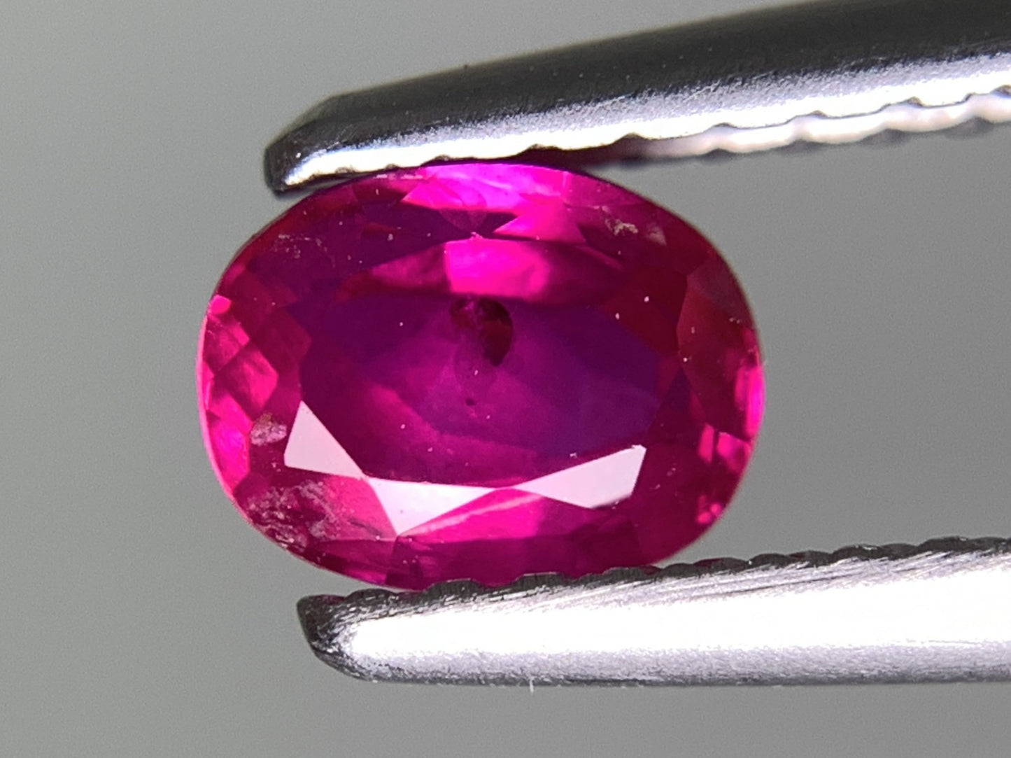 ルビー 天然 0.772ct 宝石ソーティング付き 5.6㎜×4.3㎜×3.2㎜ ルース（ 裸石 ） 7320Y