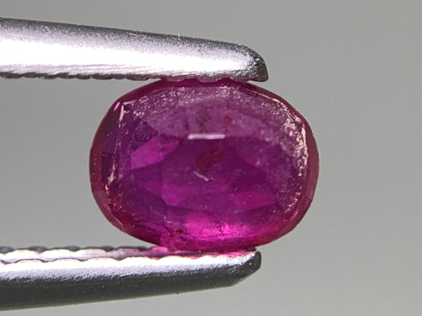 ルビー 天然 0.772ct 宝石ソーティング付き 5.6㎜×4.3㎜×3.2㎜ ルース（ 裸石 ） 7320Y