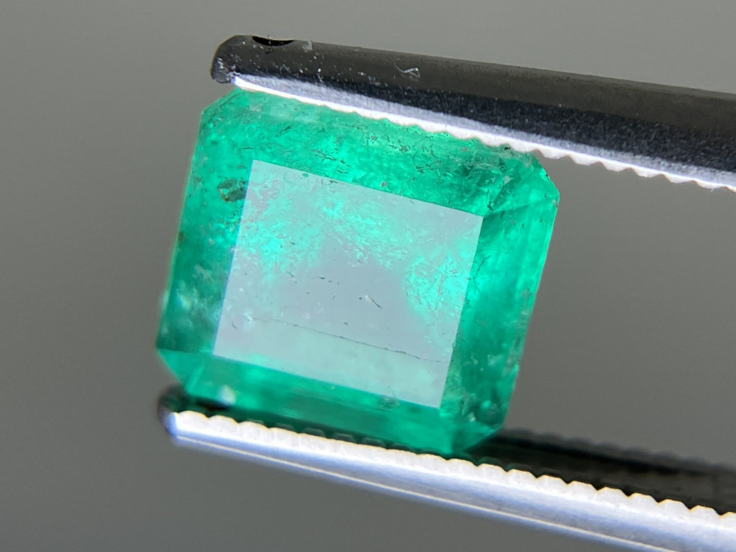 エメラルド 天然 1.522ct 中央宝石ソーティング付き 7.28㎜×6.76㎜×4.60㎜ ルース（ 裸石 ） 5986YY