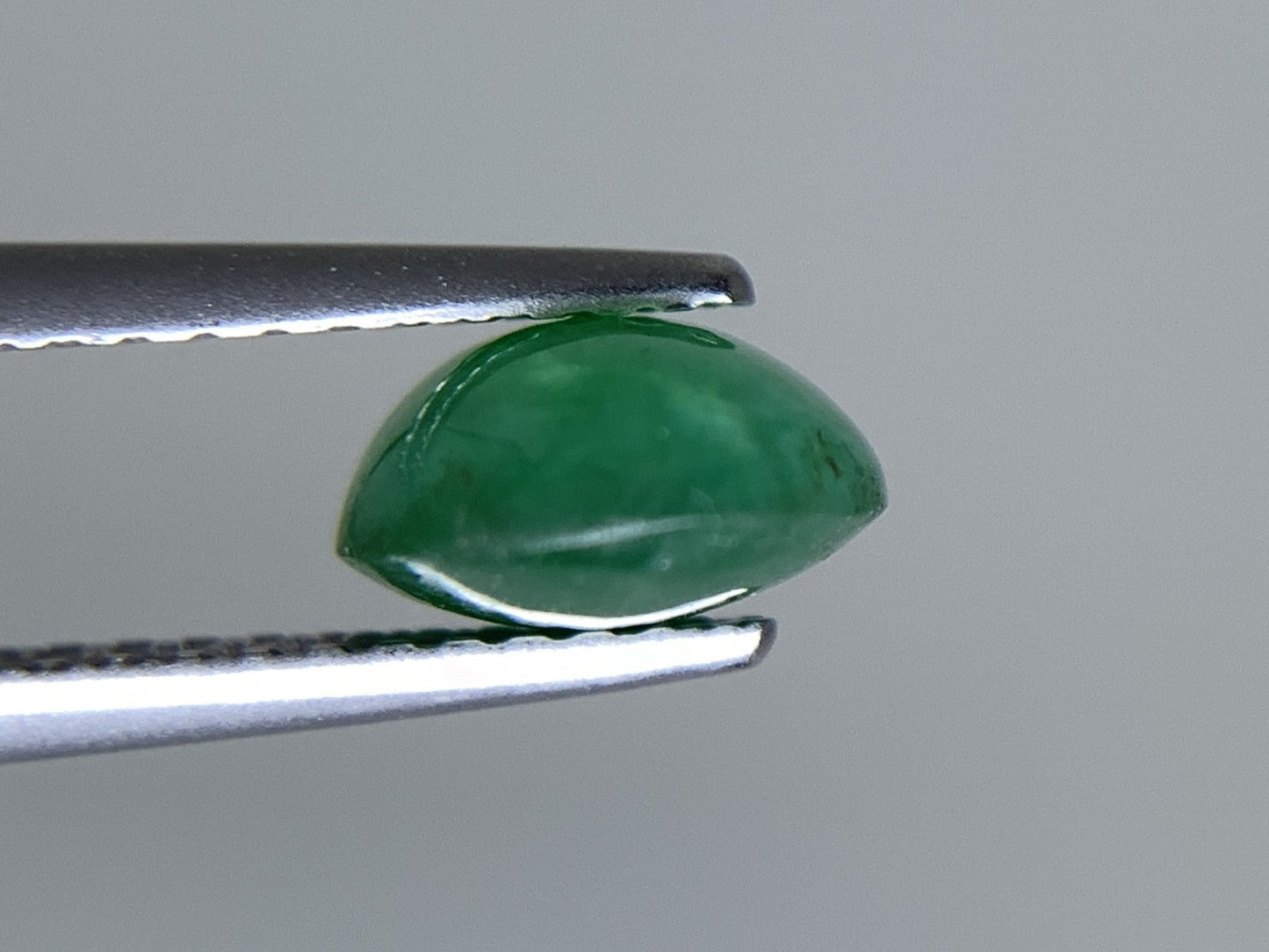 ヒスイ 翡翠  天然  2.136ct  宝石ソーティング付き  9.2㎜×7.0㎜×4.0㎜   ルース（ 裸石 ） 5351Y