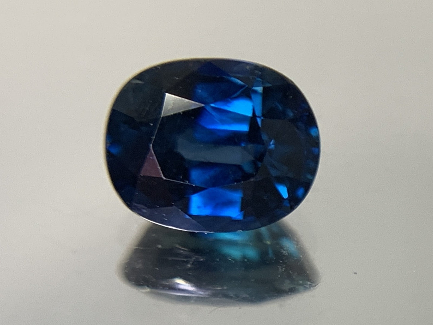 サファイア 1.312ct 宝石ソーティング付き  6.7㎜×5.4㎜×3.9㎜ ルース（ 裸石 ） 2189Y