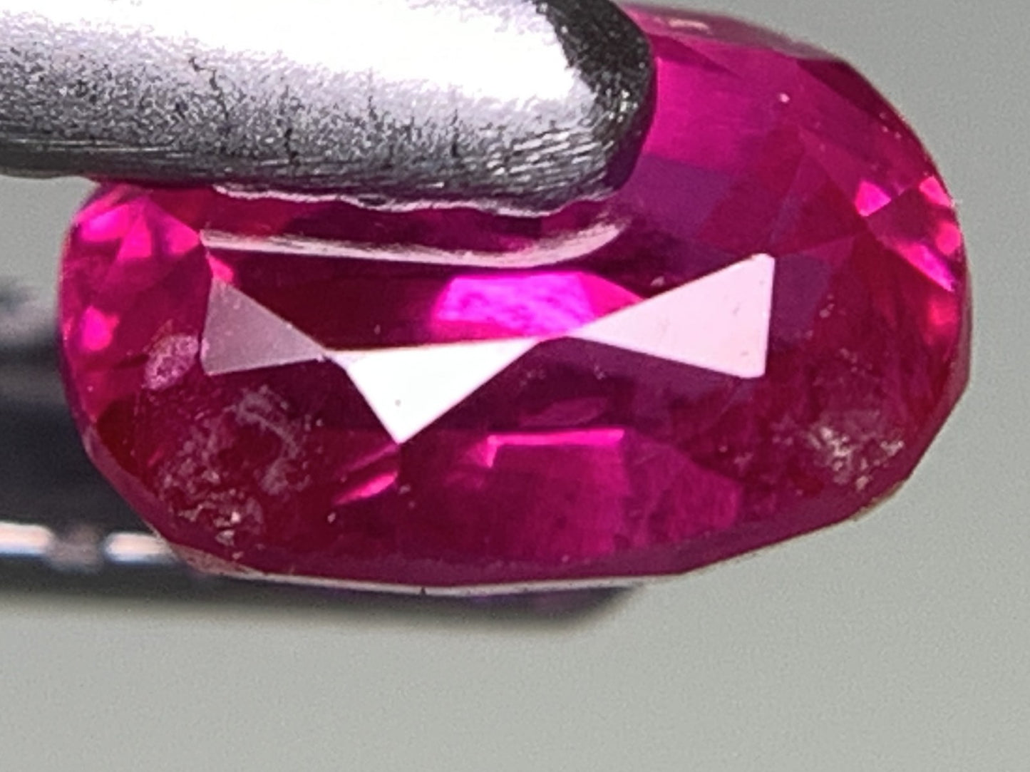 ルビー 天然 0.772ct 宝石ソーティング付き 5.6㎜×4.3㎜×3.2㎜ ルース（ 裸石 ） 7320Y