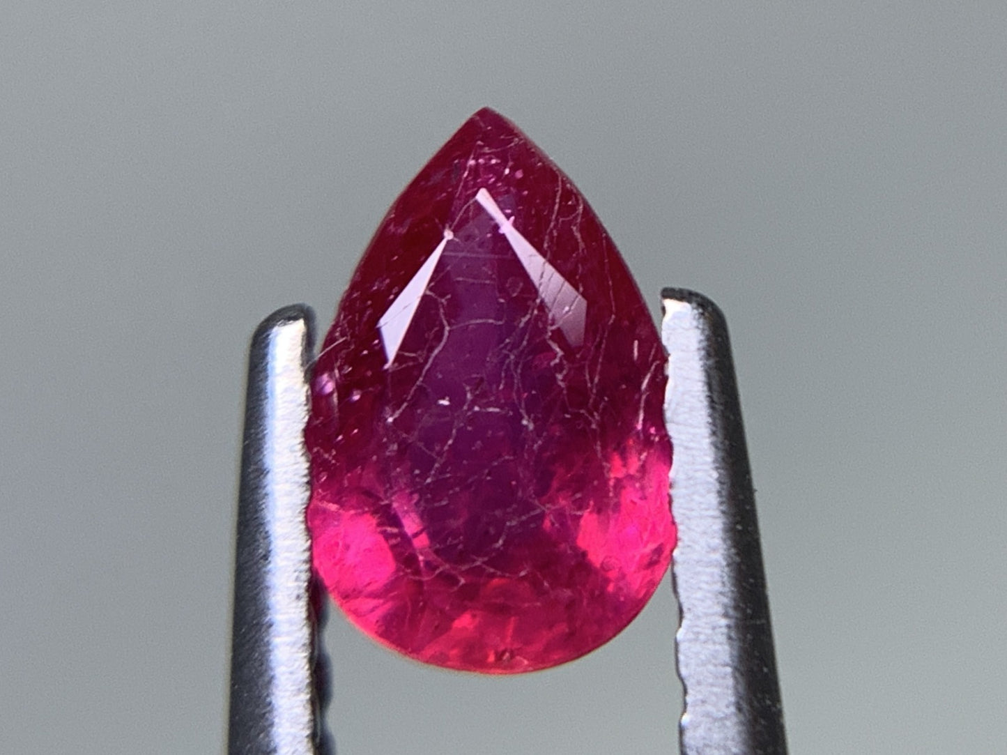 ルビー 天然 0.618ct 宝石ソーティング付き 6.1㎜×4.1㎜×2.7㎜ ルース（ 裸石 ） 8013Y