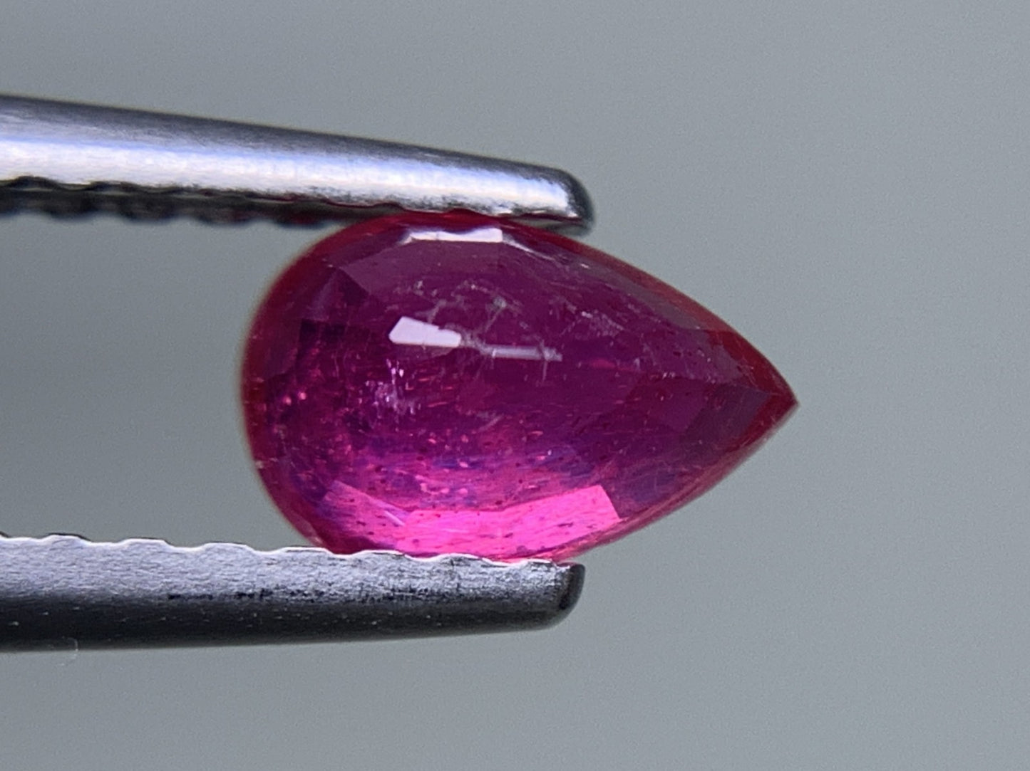 ルビー 天然 0.618ct 宝石ソーティング付き 6.1㎜×4.1㎜×2.7㎜ ルース（ 裸石 ） 8013Y