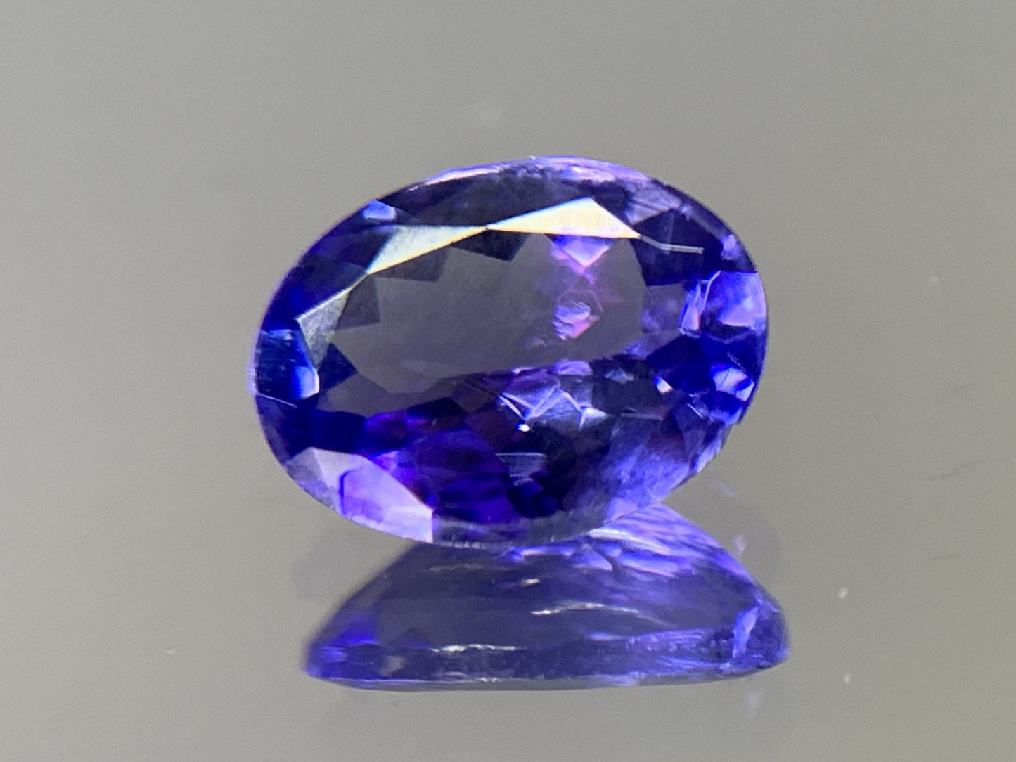 タンザナイト　1.144ct　宝石ソーティング付き　縦7.9㎜×横6.1㎜×高さ3.3㎜　 ルース（ 裸石 ）　 1726Y
