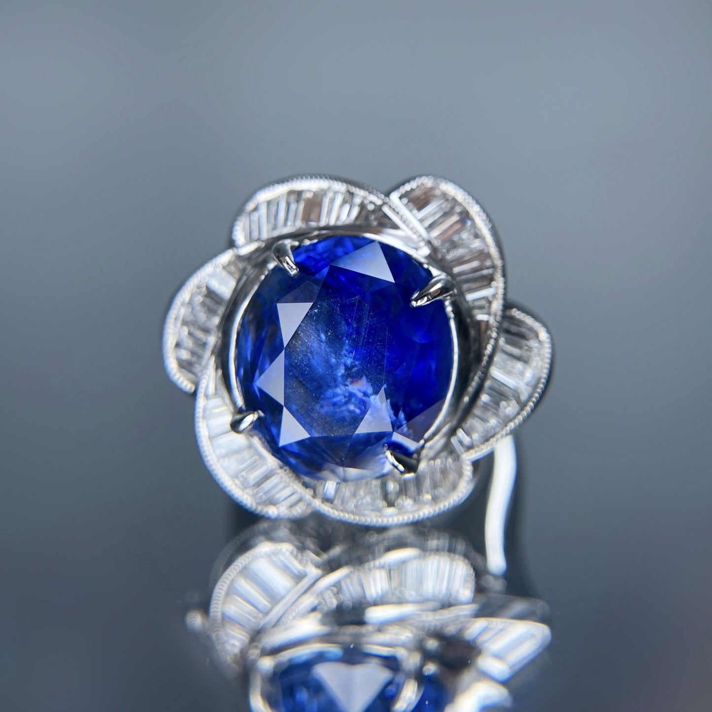 サファイア 非加熱 コンフラワーブルーマダガスカル産 S10.66ct AIGS鑑別書付き  リング（指輪） D1.35ct PT900 17.0g 2950S