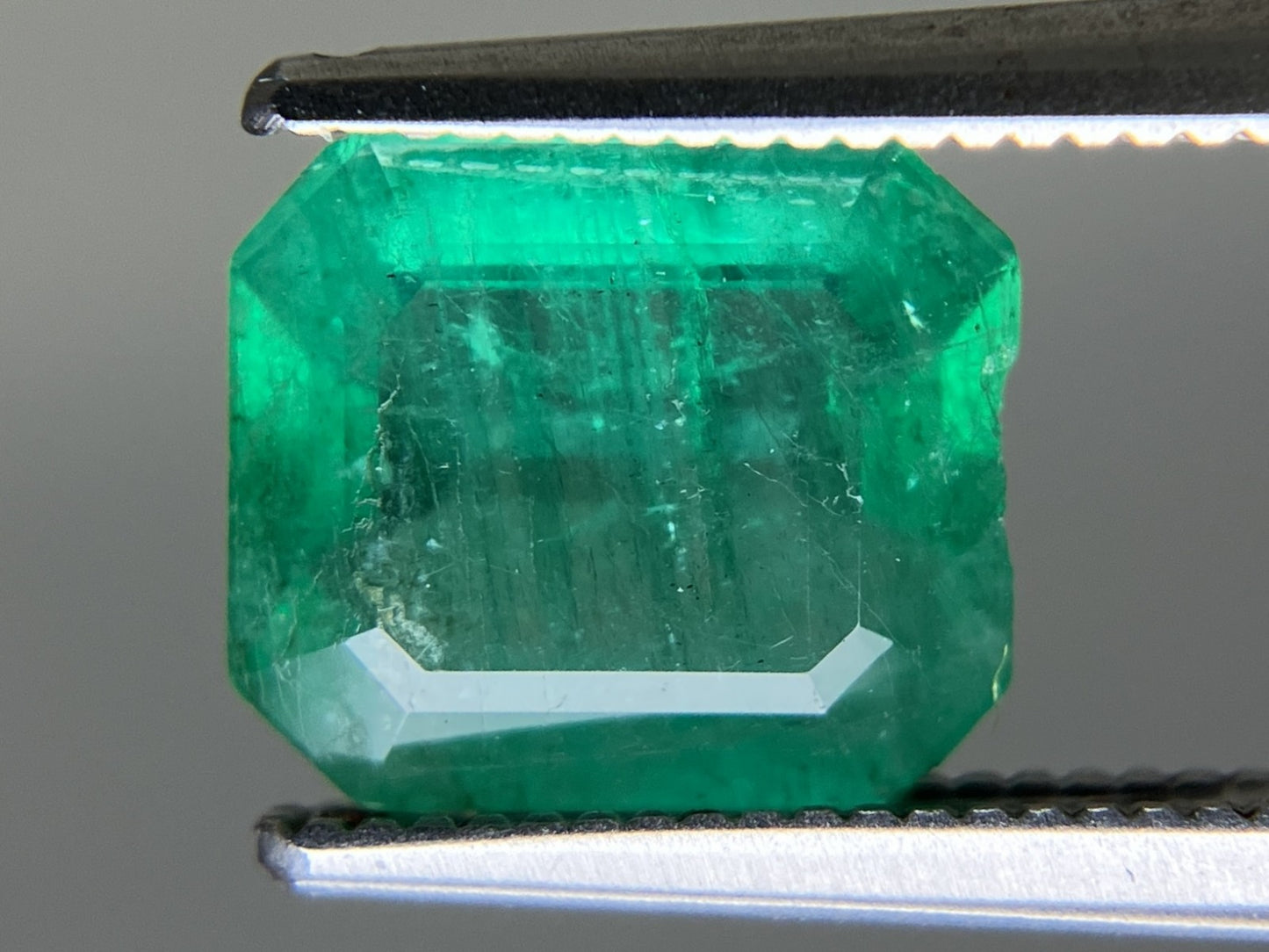 エメラルド 天然  1.710ct  中央宝石ソーティング付き  8.76㎜×7.60㎜×3.61㎜  ルース（ 裸石 ） 6015YY