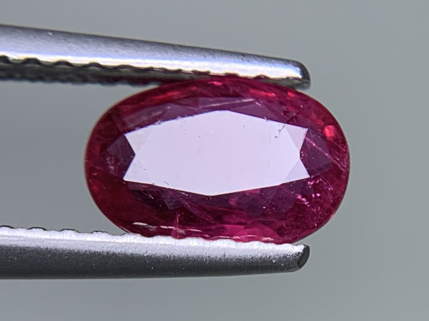 ルビー 天然 0.865ct 宝石ソーティング付き 7.3㎜×5.1㎜×2.2㎜ ルース（ 裸石 ） 7992Y