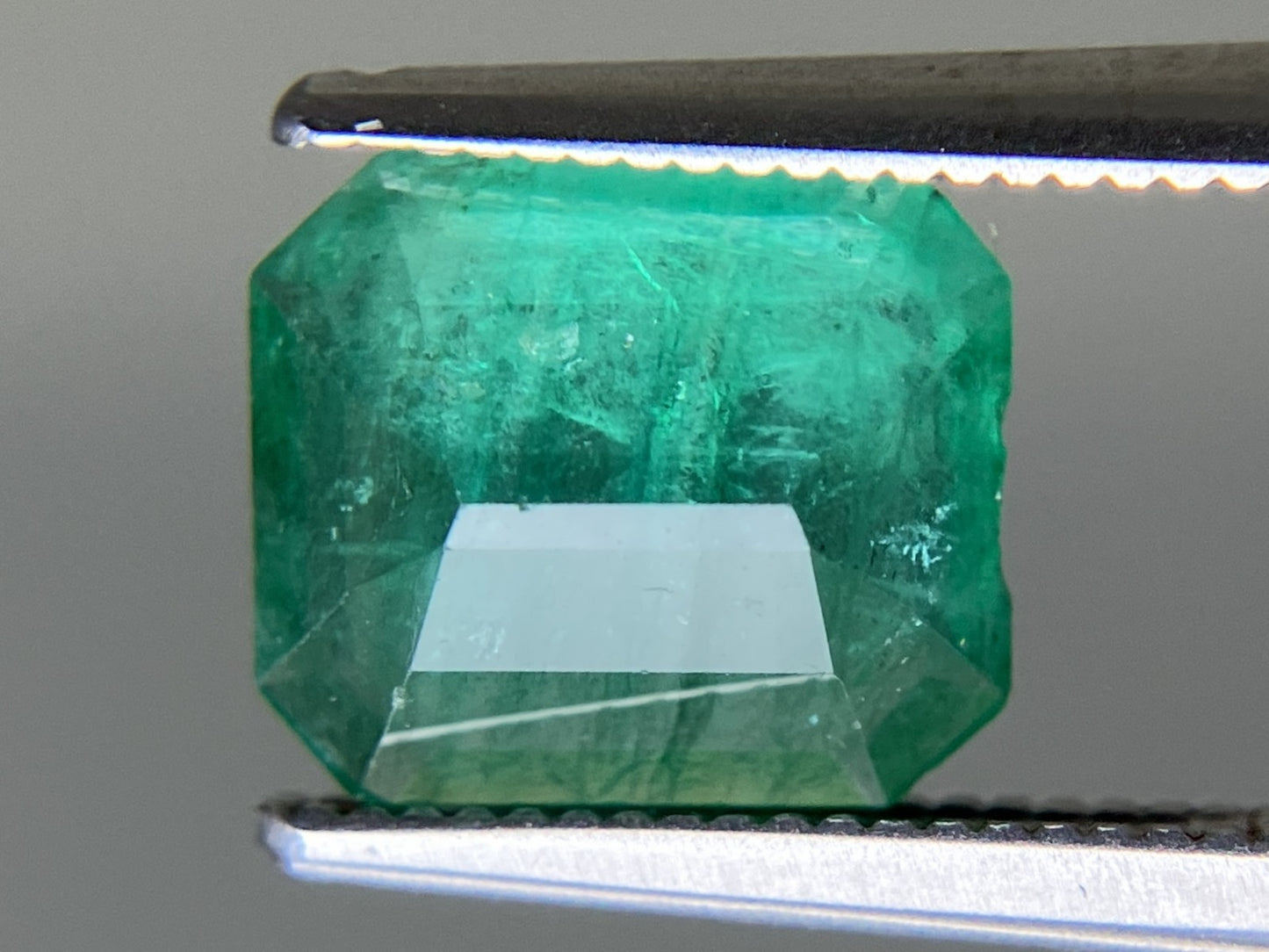 エメラルド 天然  1.710ct  中央宝石ソーティング付き  8.76㎜×7.60㎜×3.61㎜  ルース（ 裸石 ） 6015YY