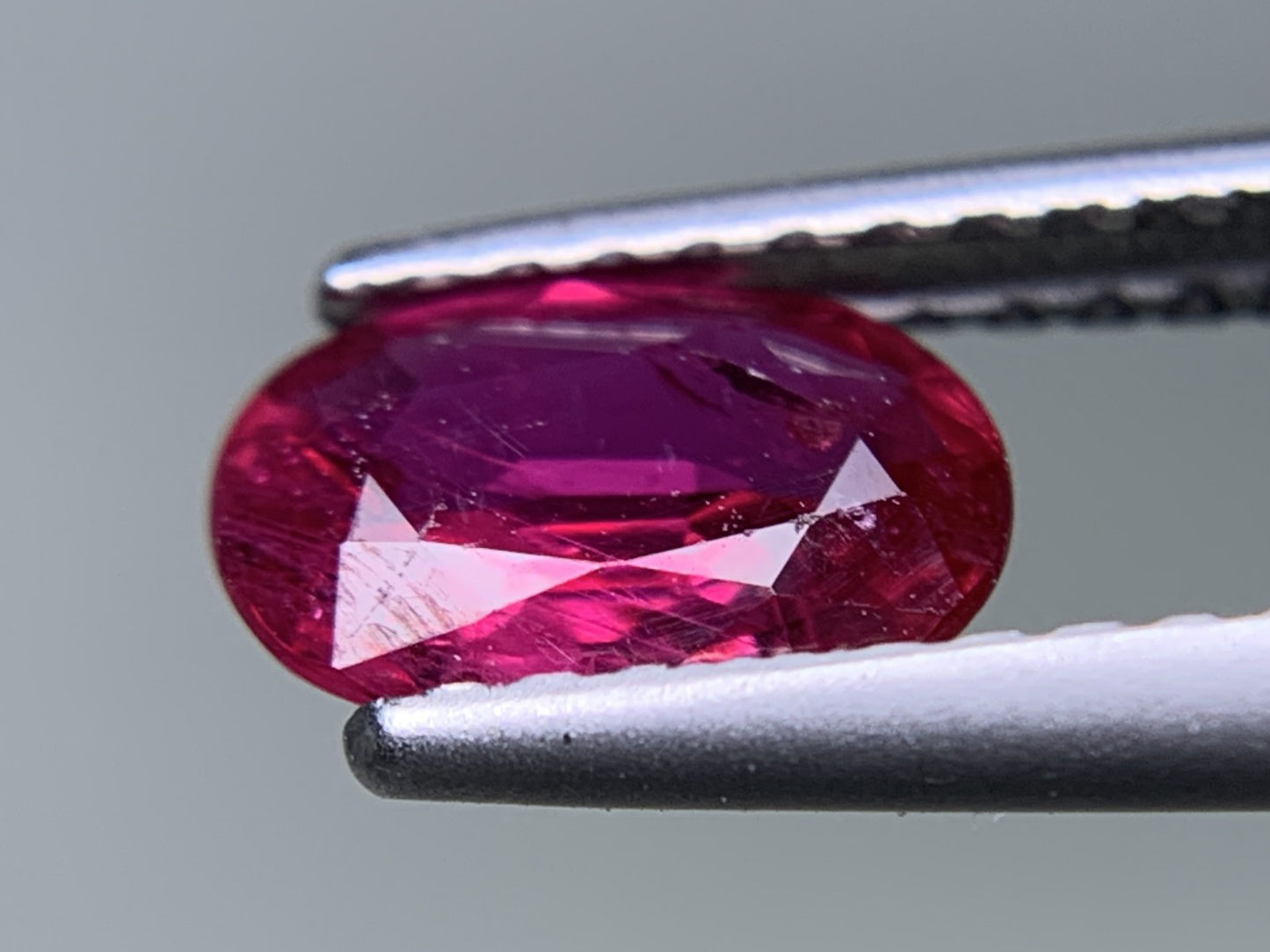 ルビー 天然 0.865ct 宝石ソーティング付き 7.3㎜×5.1㎜×2.2㎜ ルース（ 裸石 ） 7992Y