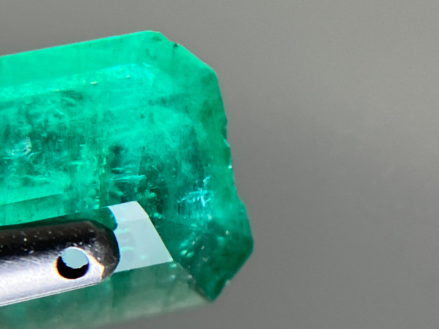 エメラルド 天然  1.710ct  中央宝石ソーティング付き  8.76㎜×7.60㎜×3.61㎜  ルース（ 裸石 ） 6015YY