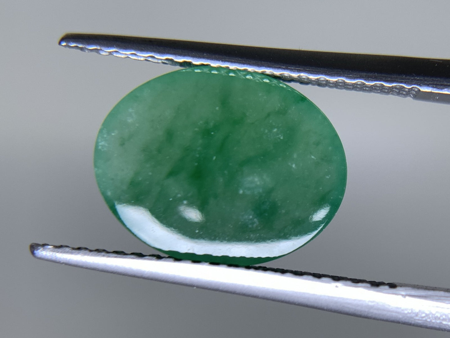 ヒスイ 翡翠  天然  3.384ct  宝石ソーティング付き  11.9㎜×9.4㎜×3.5㎜   ルース（ 裸石 ） 5285Y