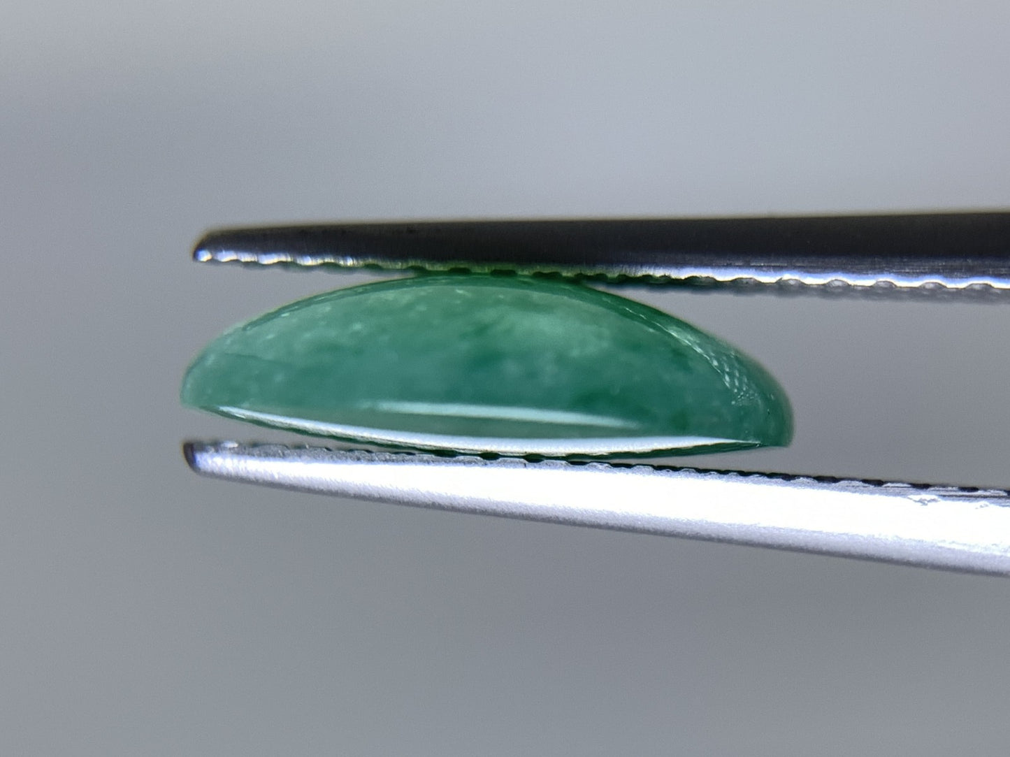 ヒスイ 翡翠  天然  3.384ct  宝石ソーティング付き  11.9㎜×9.4㎜×3.5㎜   ルース（ 裸石 ） 5285Y