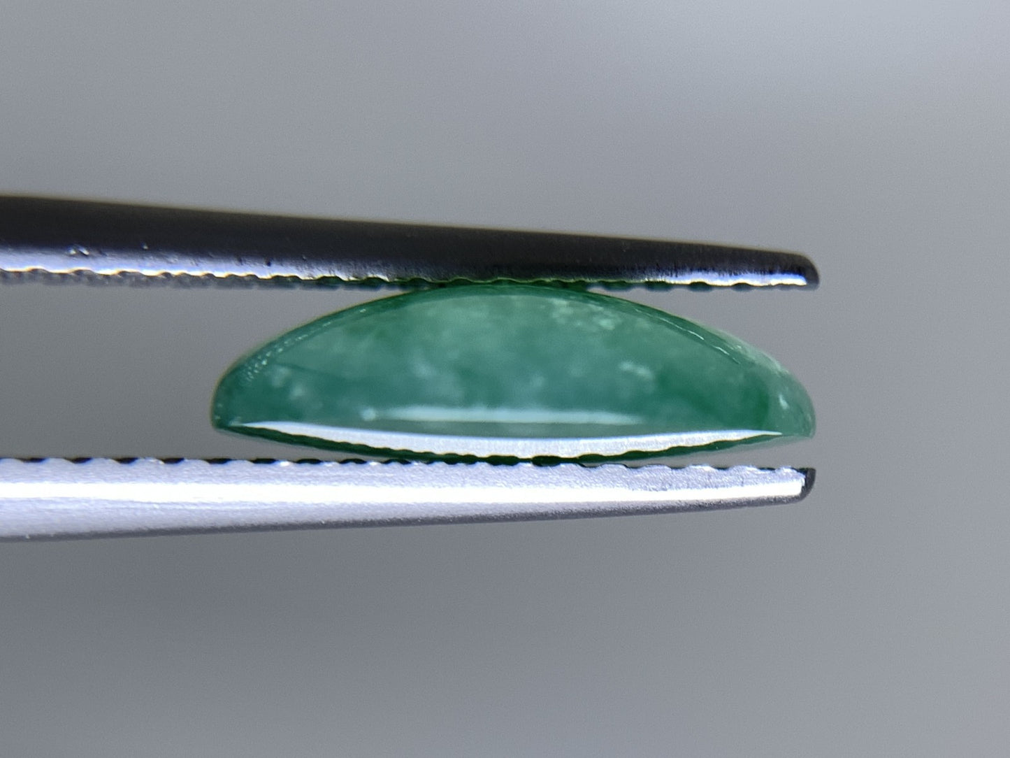 ヒスイ 翡翠  天然  3.384ct  宝石ソーティング付き  11.9㎜×9.4㎜×3.5㎜   ルース（ 裸石 ） 5285Y