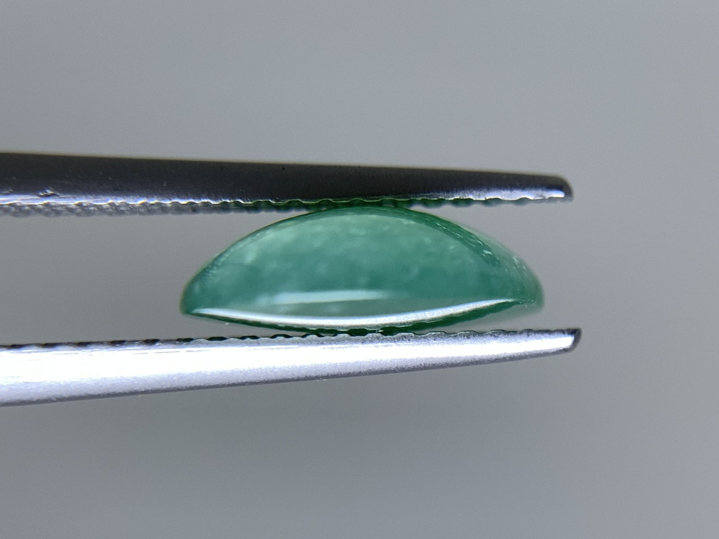 ヒスイ 翡翠  天然  3.384ct  宝石ソーティング付き  11.9㎜×9.4㎜×3.5㎜   ルース（ 裸石 ） 5285Y