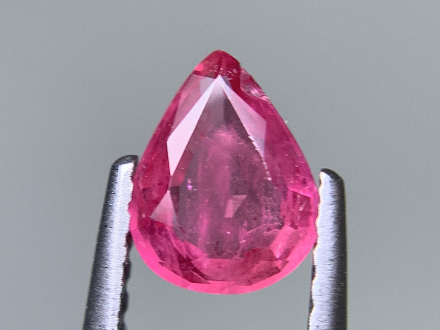 ルビー 天然 0.637ct 宝石ソーティング付き 6.5㎜×5.1㎜×2.1㎜ ルース（ 裸石 ） 7974Y