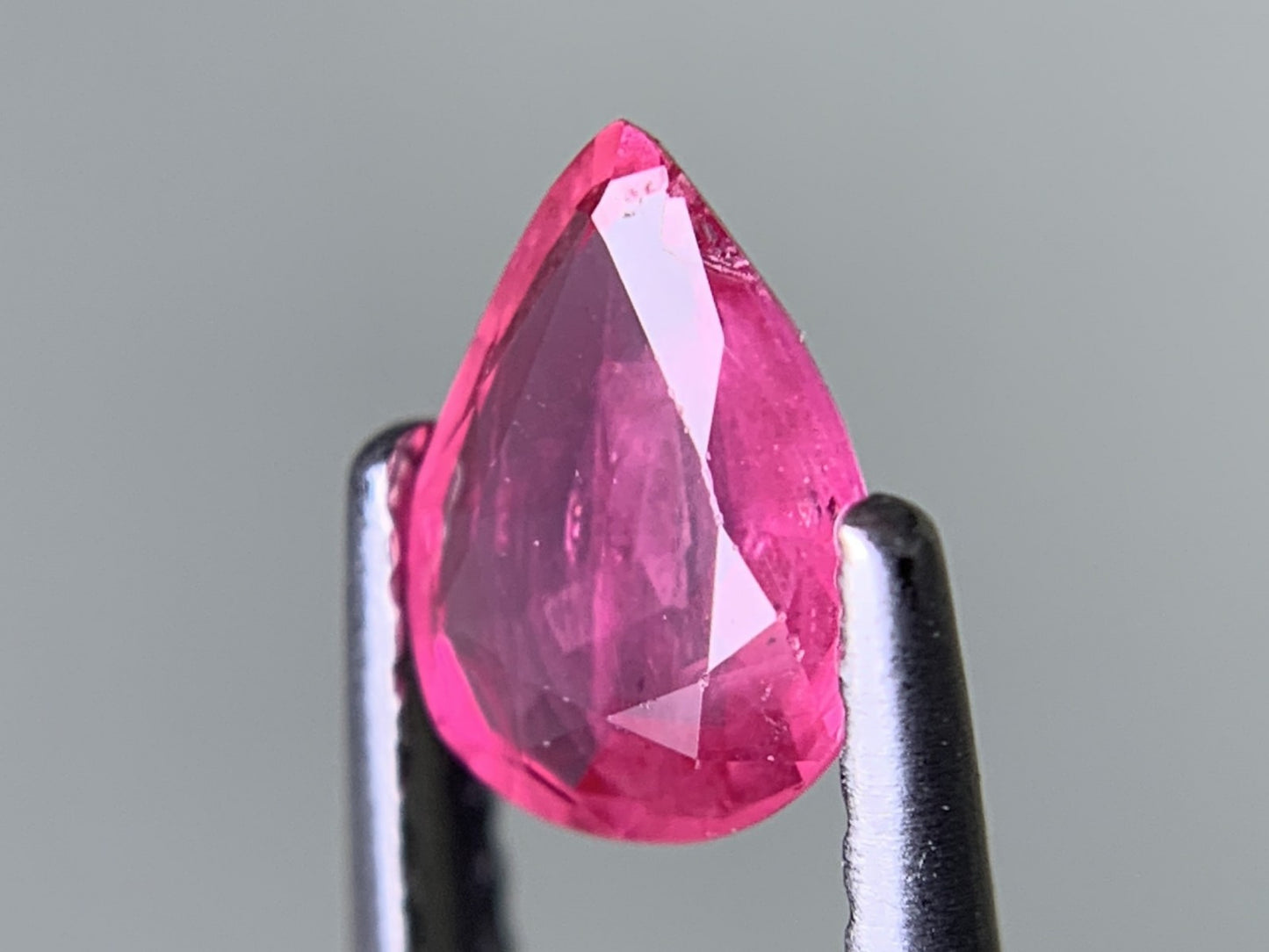 ルビー 天然 0.637ct 宝石ソーティング付き 6.5㎜×5.1㎜×2.1㎜ ルース（ 裸石 ） 7974Y