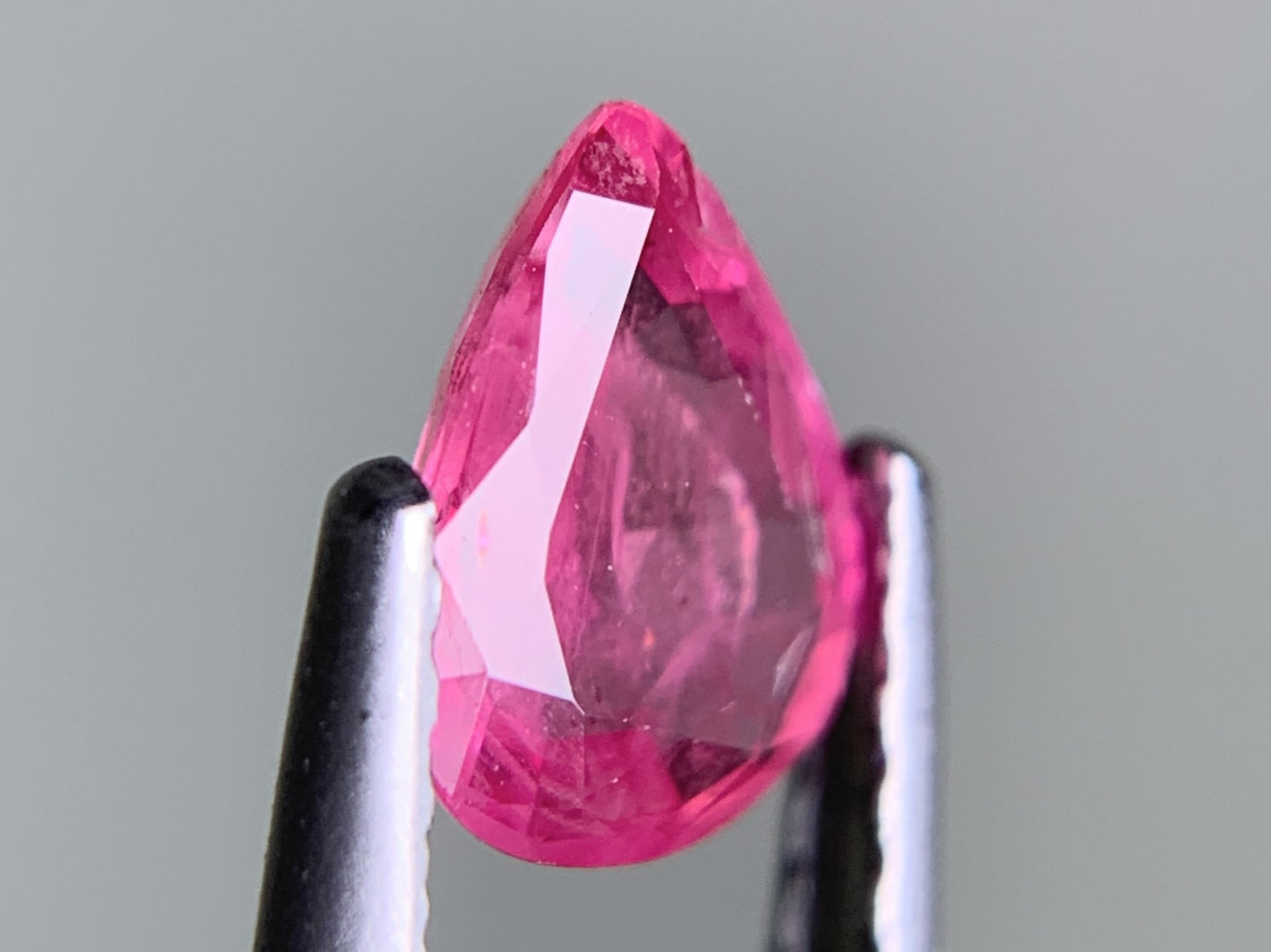 ルビー 天然 0.637ct 宝石ソーティング付き 6.5㎜×5.1㎜×2.1㎜ ルース（ 裸石 ） 7974Y