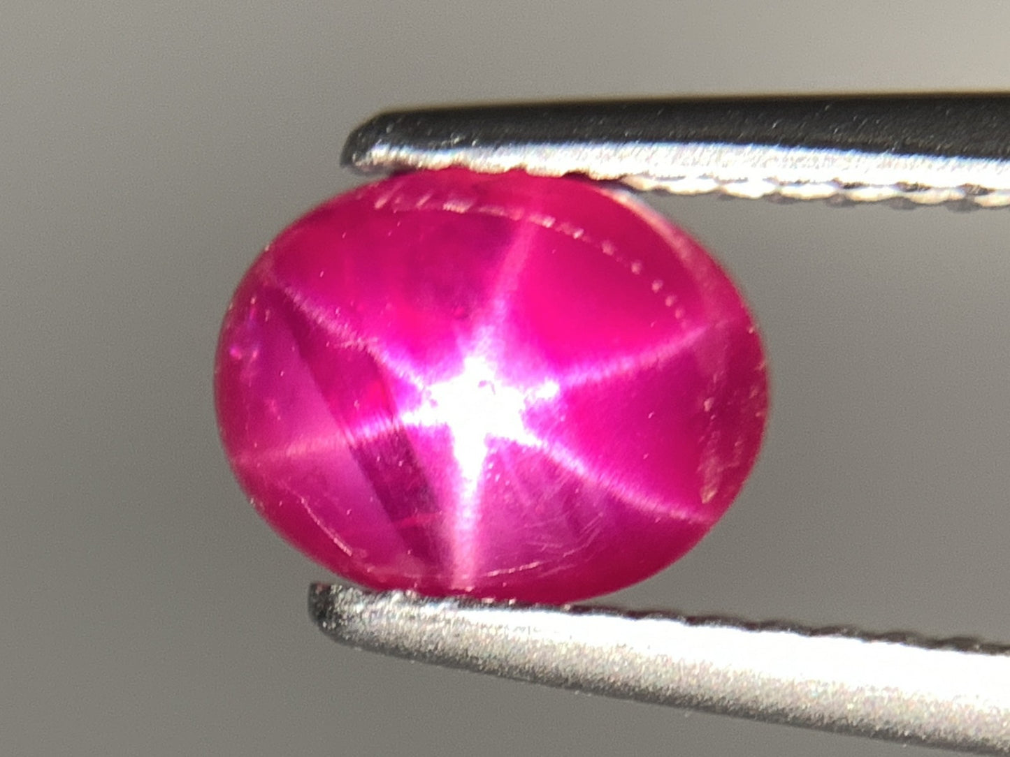 スタールビー 天然 2.314ct 宝石ソーティング付き 7.9㎜×6.2㎜×4.7㎜ ルース（ 裸石 ） 7365Y