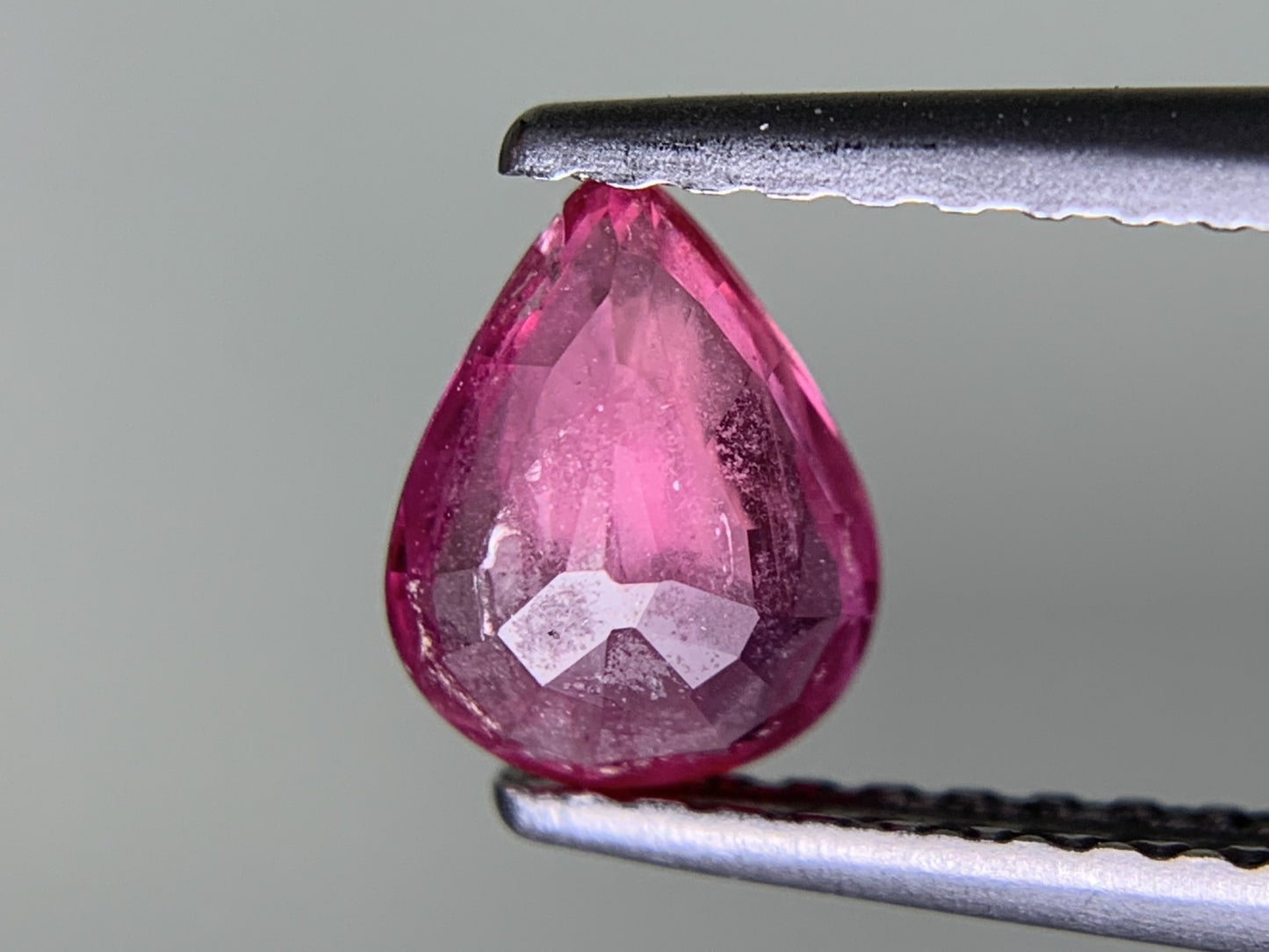 ルビー 天然 0.637ct 宝石ソーティング付き 6.5㎜×5.1㎜×2.1㎜ ルース（ 裸石 ） 7974Y