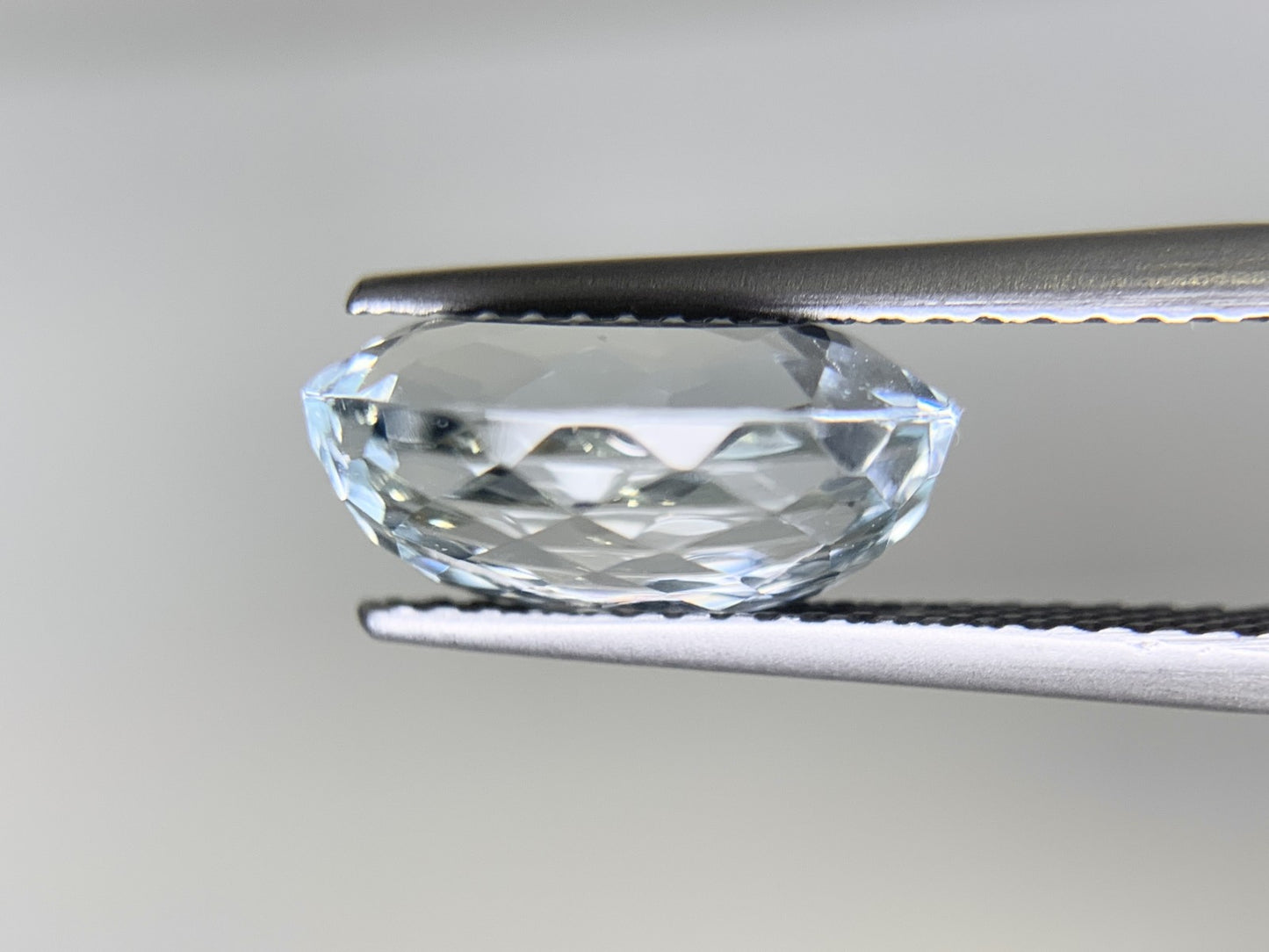 アクアマリン　4.180ct　宝石ソーティング付き　縦11.89㎜×横9.68㎜×高さ5.51㎜　 ルース（ 裸石 ）　 1679Y